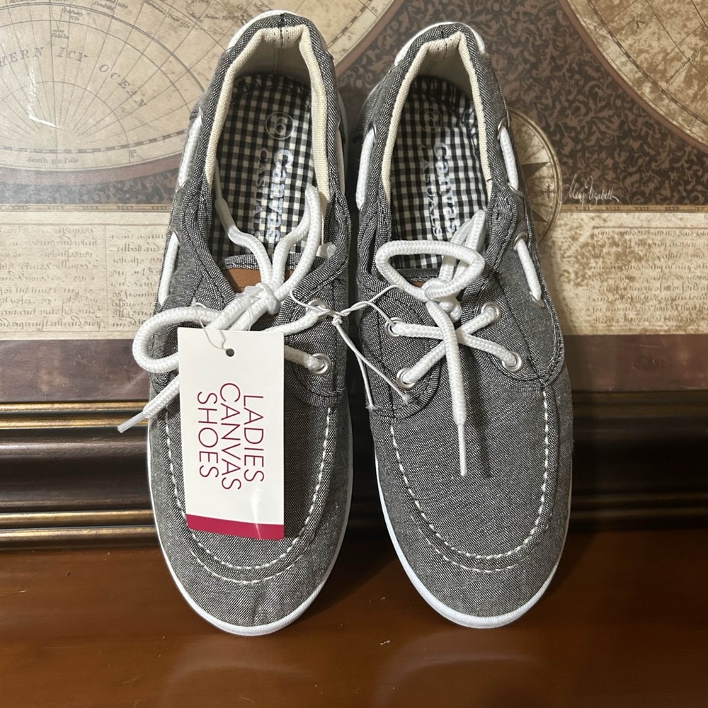Ladies Size 6 Light Canvas Shoes